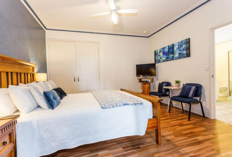 Inn The Tuarts Guest Lodge Busselton Accommodation - Adults Only Exteriör bild