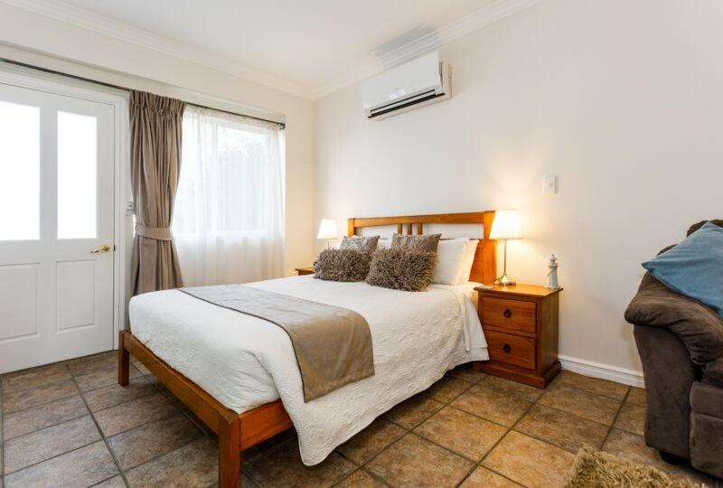 Inn The Tuarts Guest Lodge Busselton Accommodation - Adults Only Exteriör bild