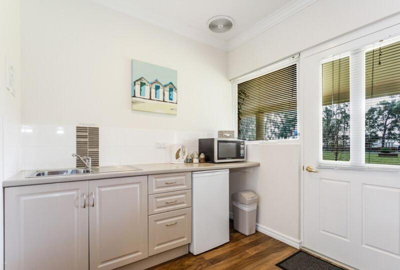 Inn The Tuarts Guest Lodge Busselton Accommodation - Adults Only Exteriör bild