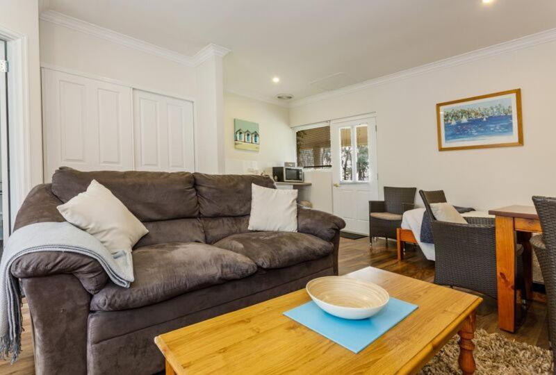 Inn The Tuarts Guest Lodge Busselton Accommodation - Adults Only Exteriör bild