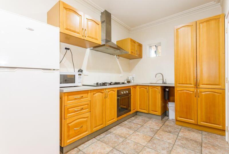 Inn The Tuarts Guest Lodge Busselton Accommodation - Adults Only Exteriör bild