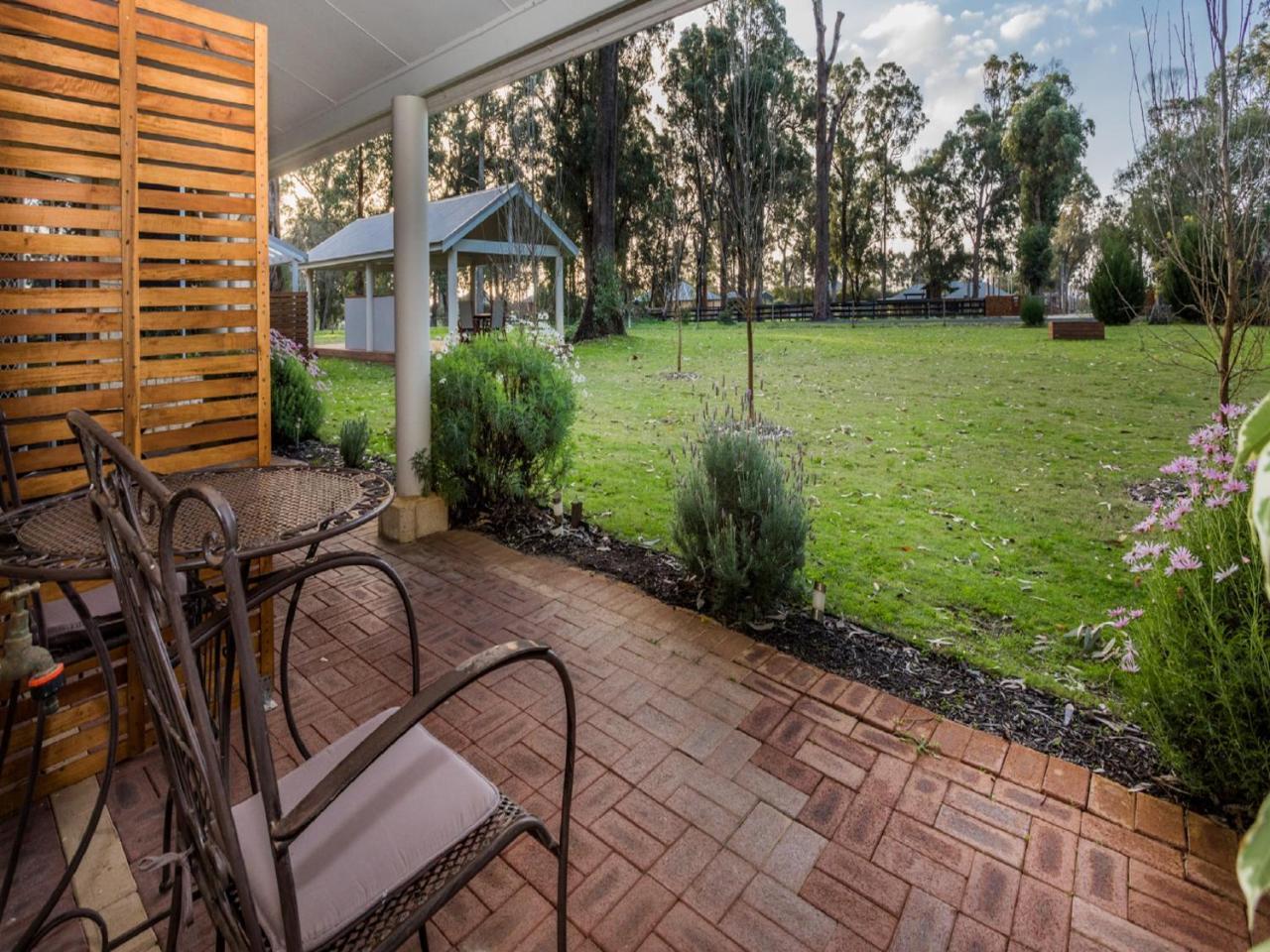 Inn The Tuarts Guest Lodge Busselton Accommodation - Adults Only Exteriör bild