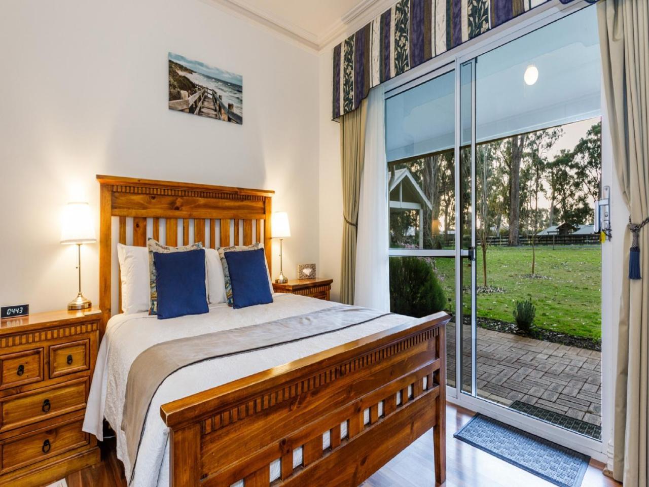 Inn The Tuarts Guest Lodge Busselton Accommodation - Adults Only Exteriör bild
